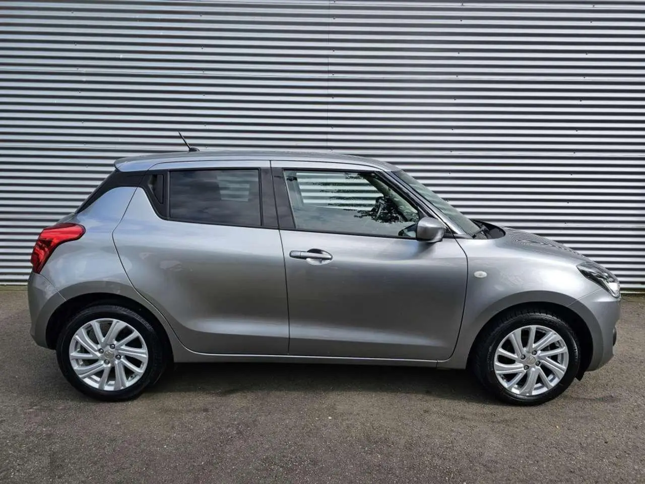 Photo 1 : Suzuki Swift 2021 Essence