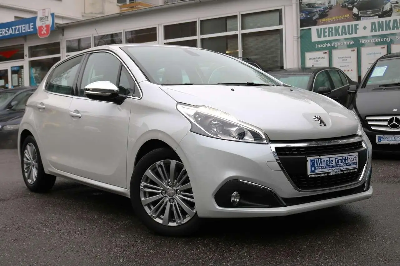 Photo 1 : Peugeot 208 2016 Petrol