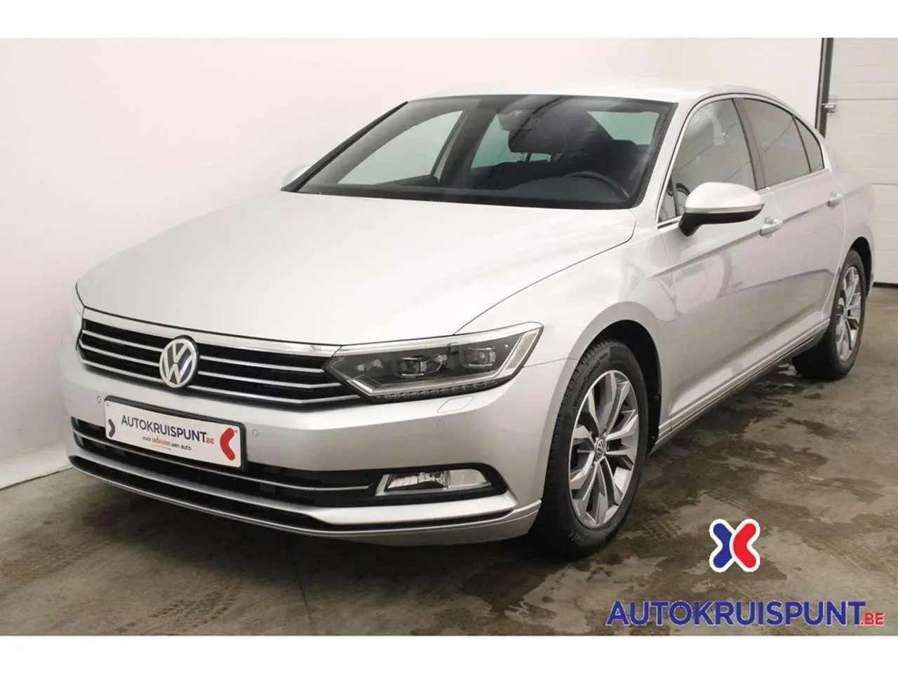 Photo 1 : Volkswagen Passat 2019 Petrol