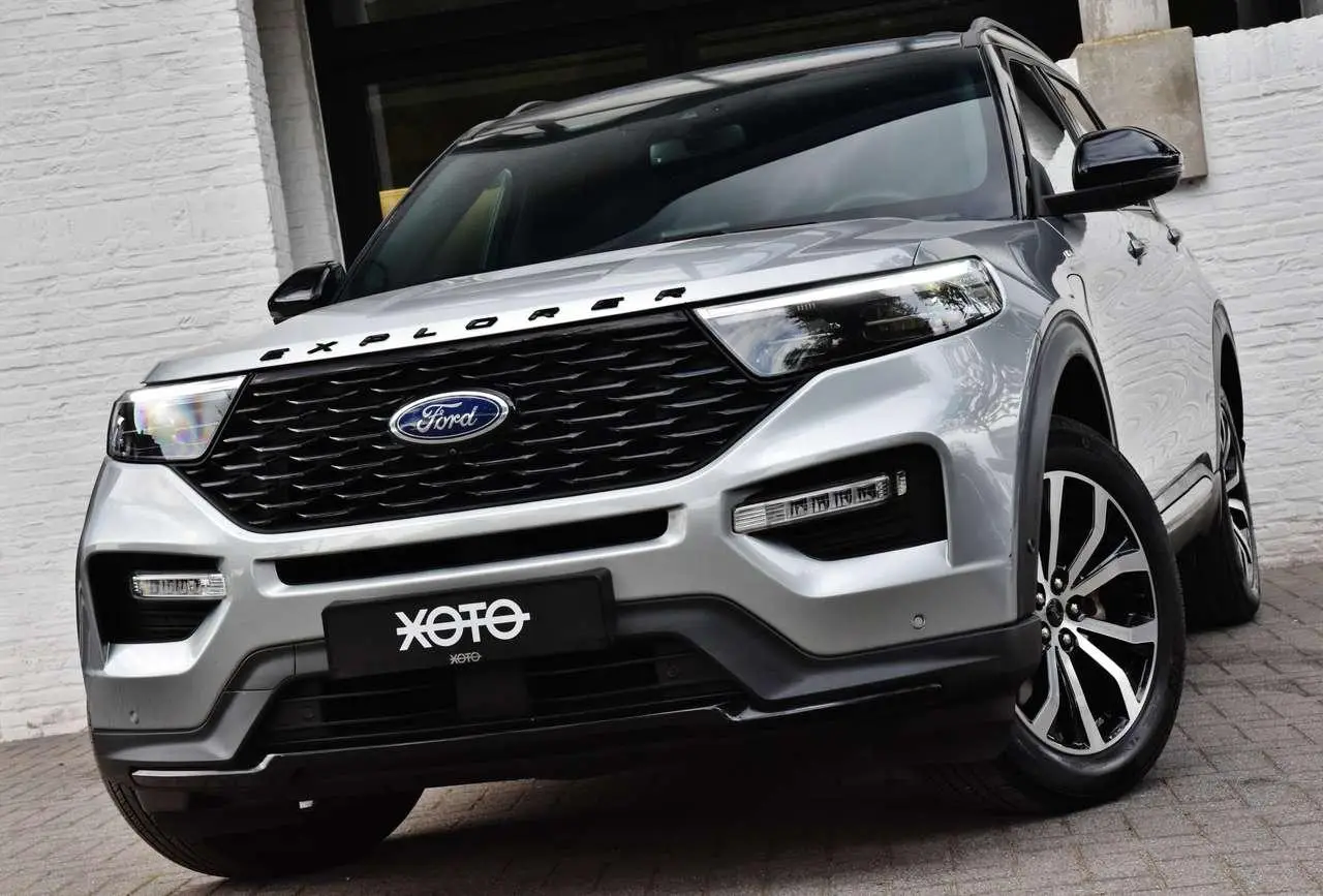 Photo 1 : Ford Explorer 2022 Hybrid