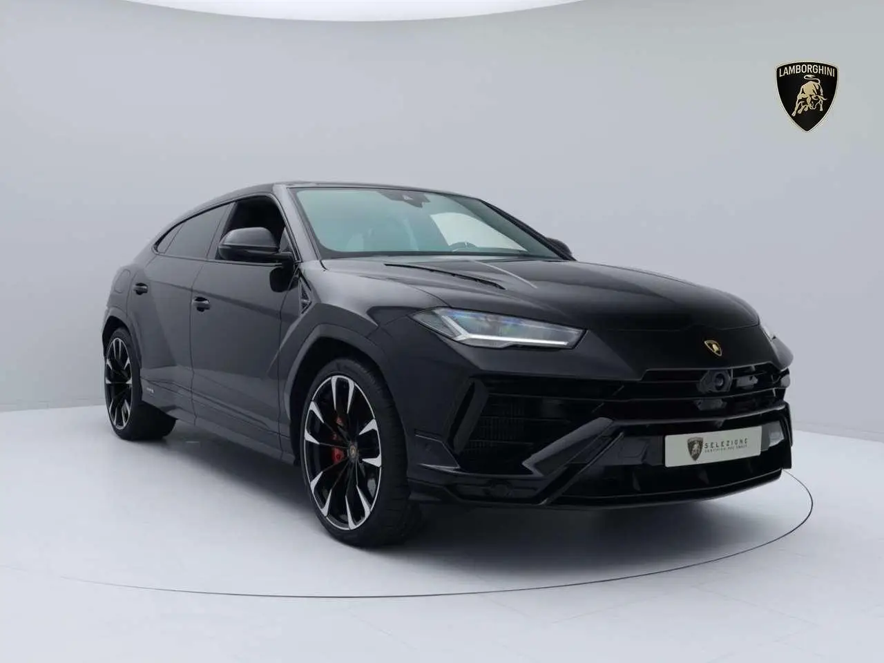 Photo 1 : Lamborghini Urus 2024 Petrol