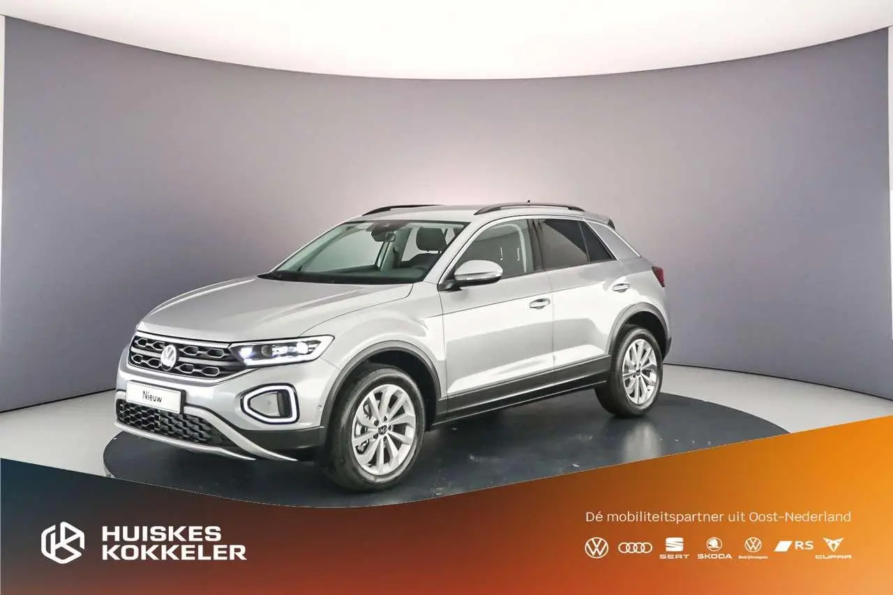 Photo 1 : Volkswagen T-roc 2024 Essence