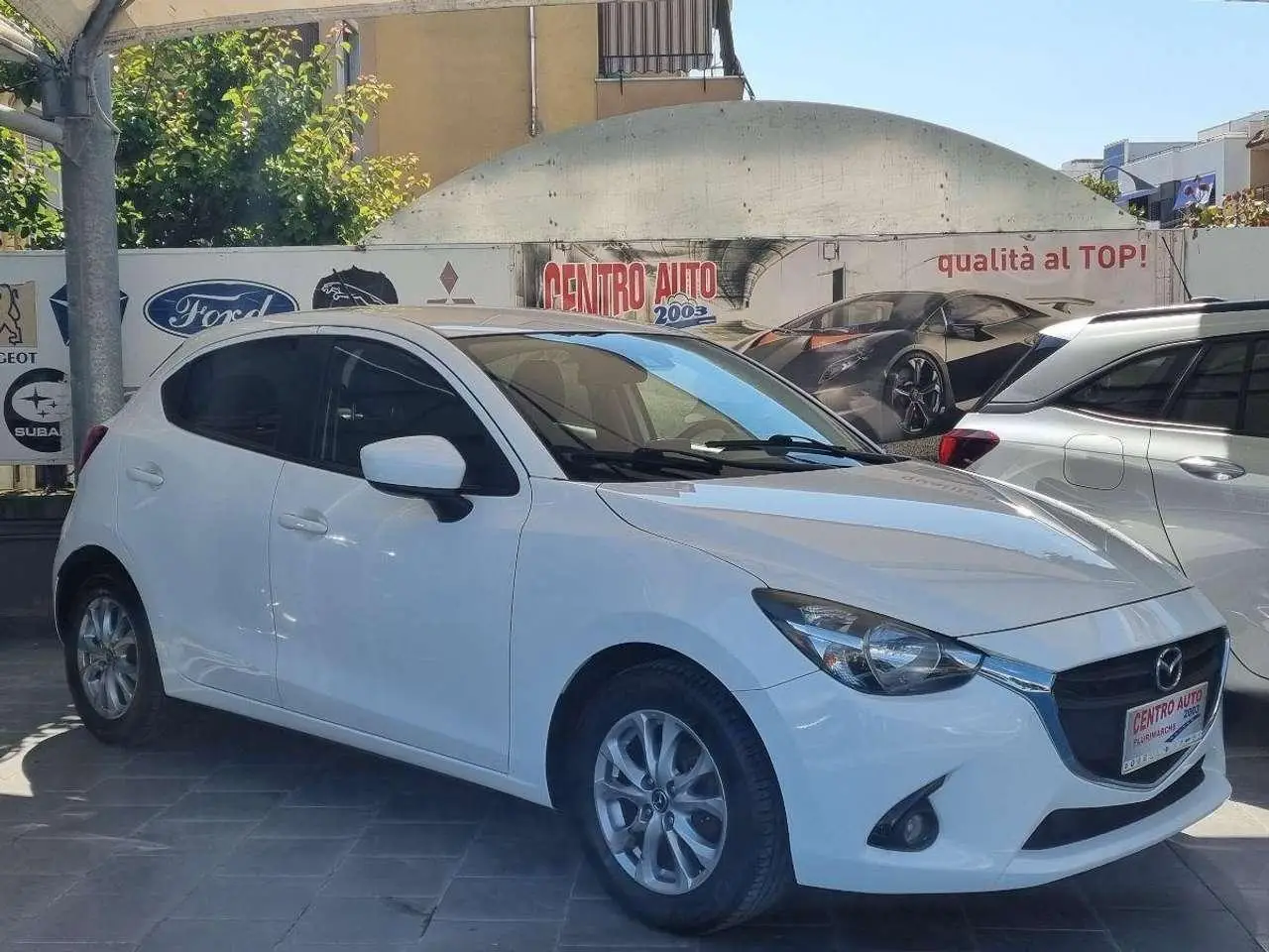 Photo 1 : Mazda 2 2015 Petrol