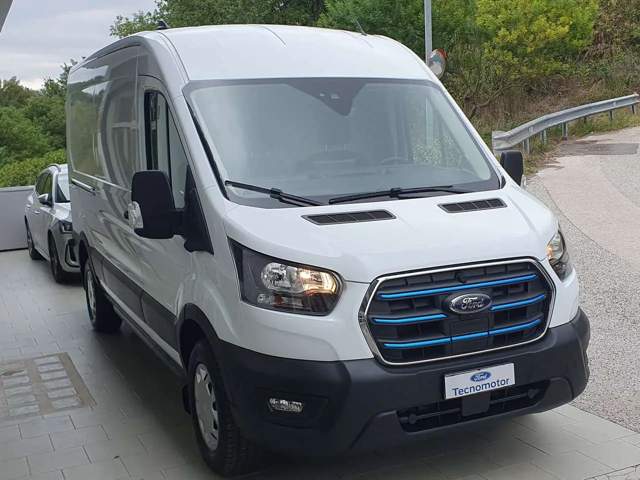 Photo 1 : Ford E-transit 2023 Electric