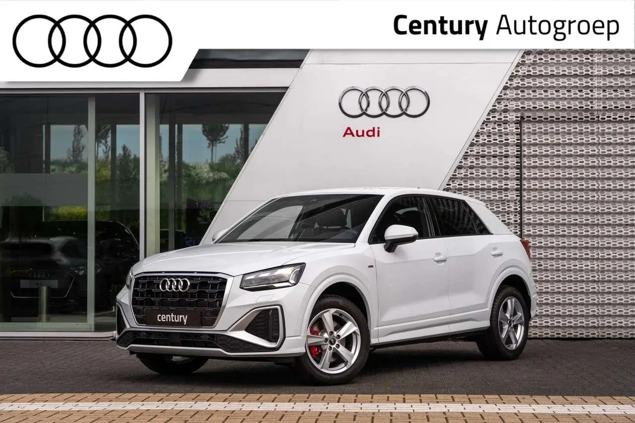 Photo 1 : Audi Q2 2024 Petrol