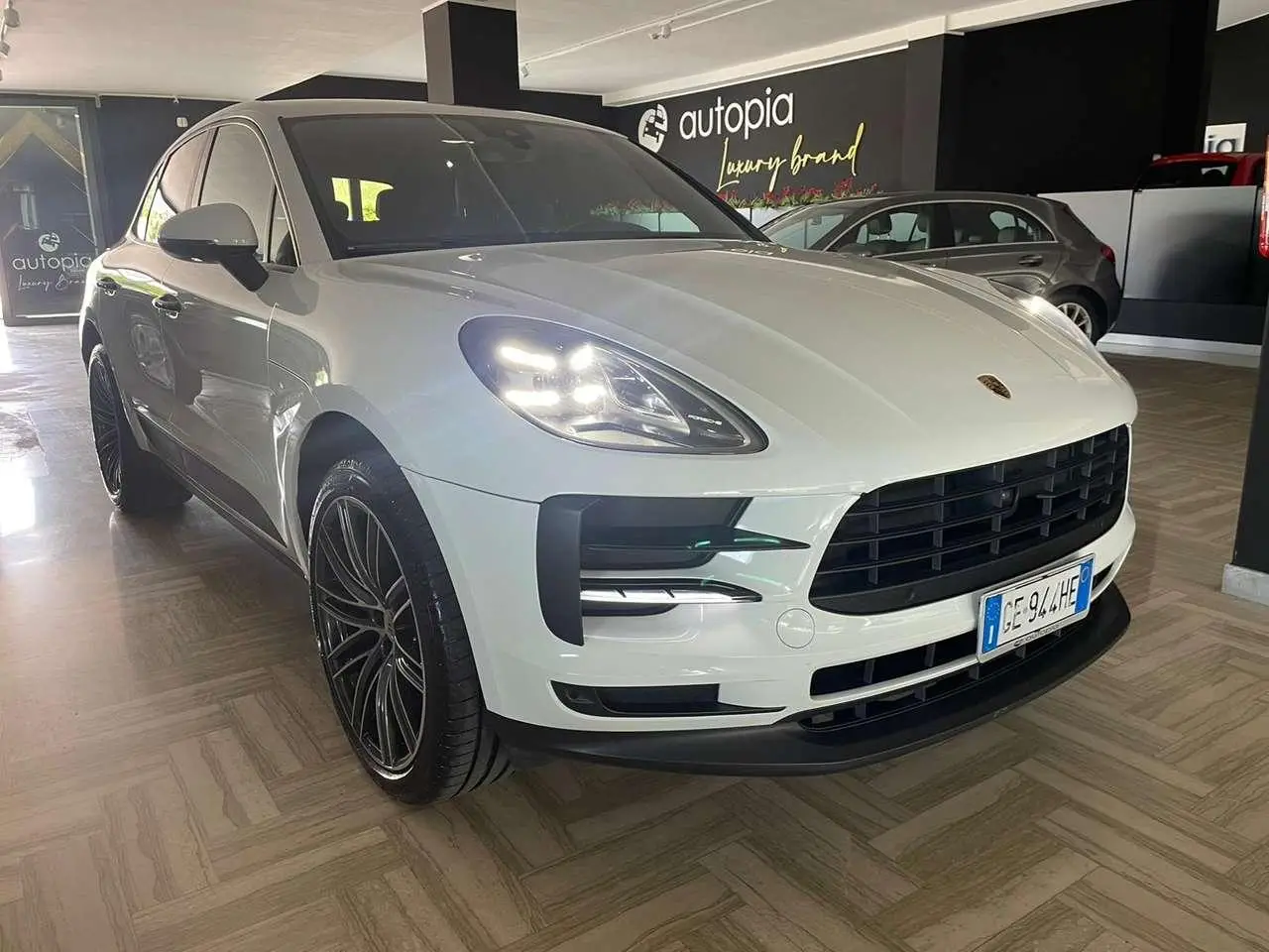 Photo 1 : Porsche Macan 2019 Essence