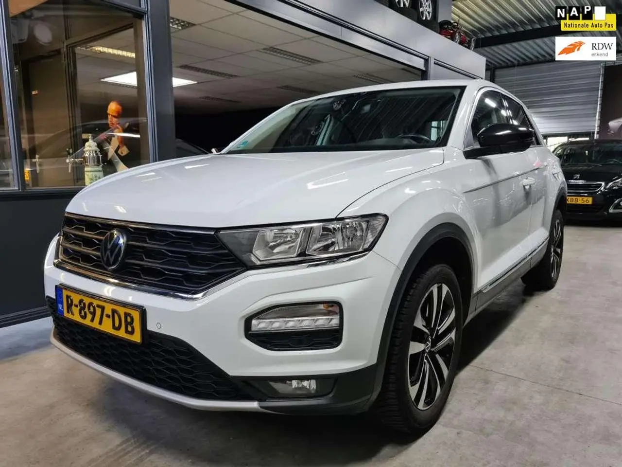 Photo 1 : Volkswagen T-roc 2021 Essence