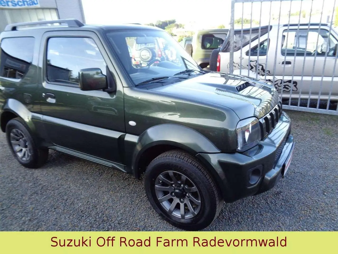 Photo 1 : Suzuki Jimny 2017 Petrol