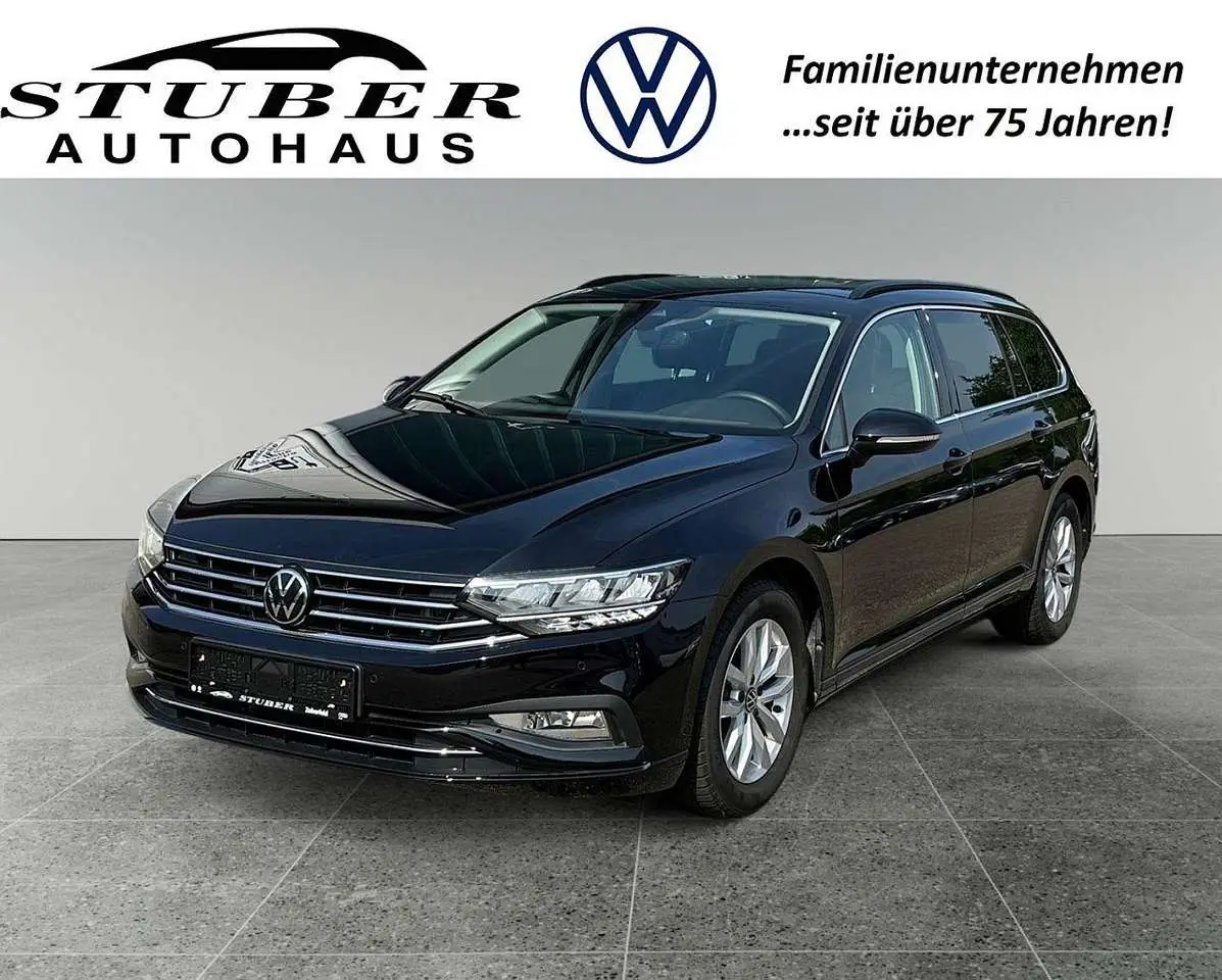 Photo 1 : Volkswagen Passat 2023 Petrol