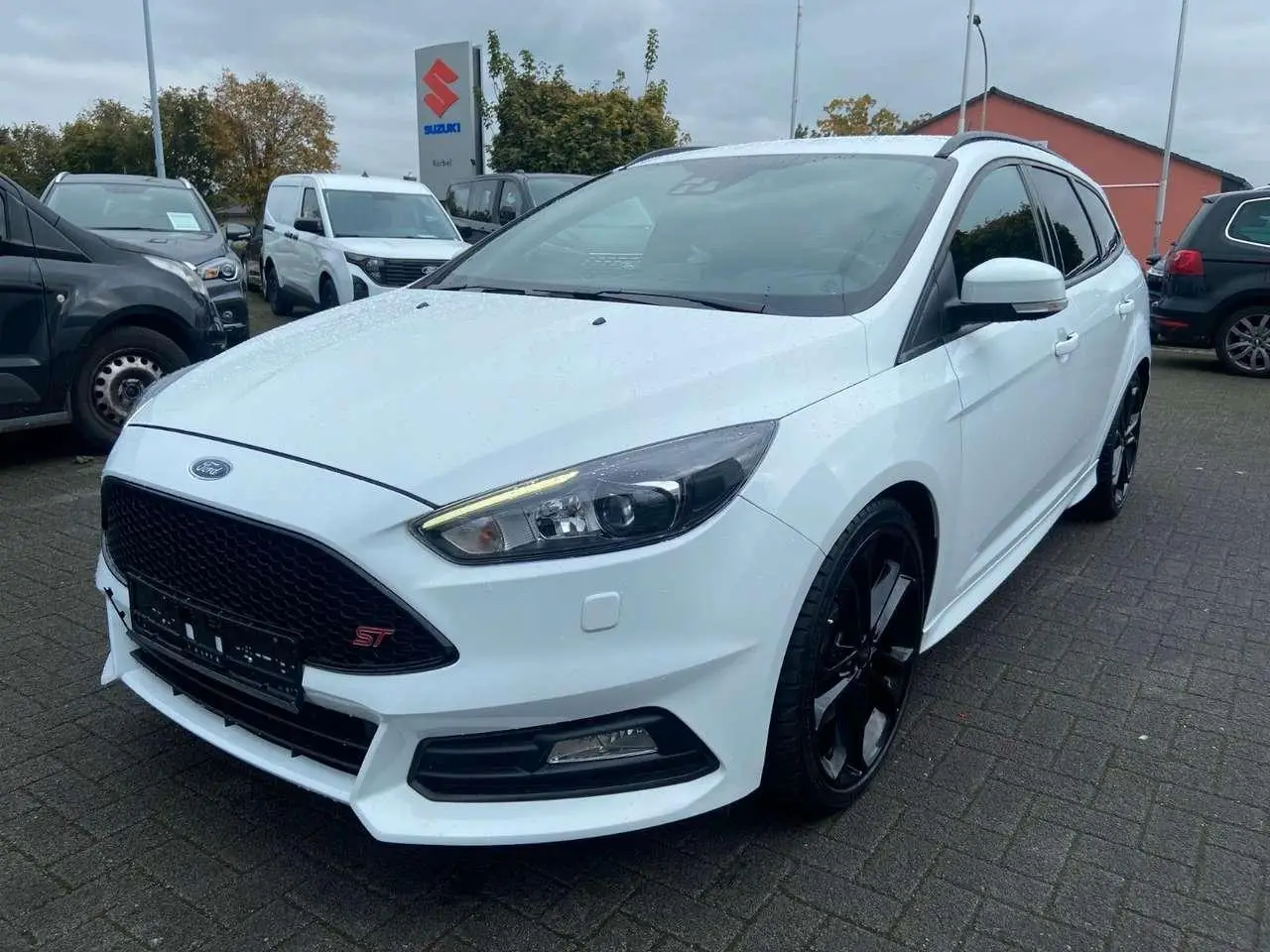 Photo 1 : Ford Focus 2018 Petrol