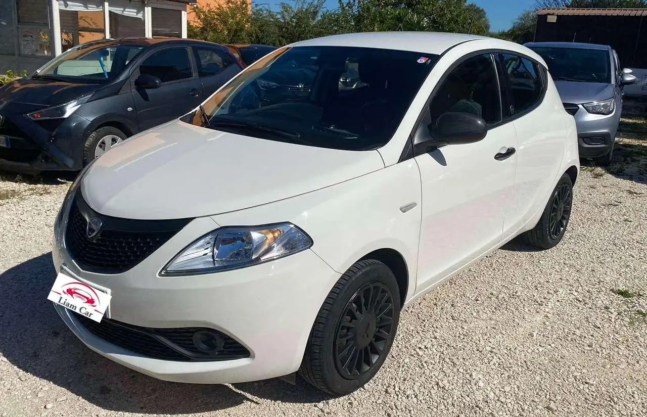 Photo 1 : Lancia Ypsilon 2021 Hybride