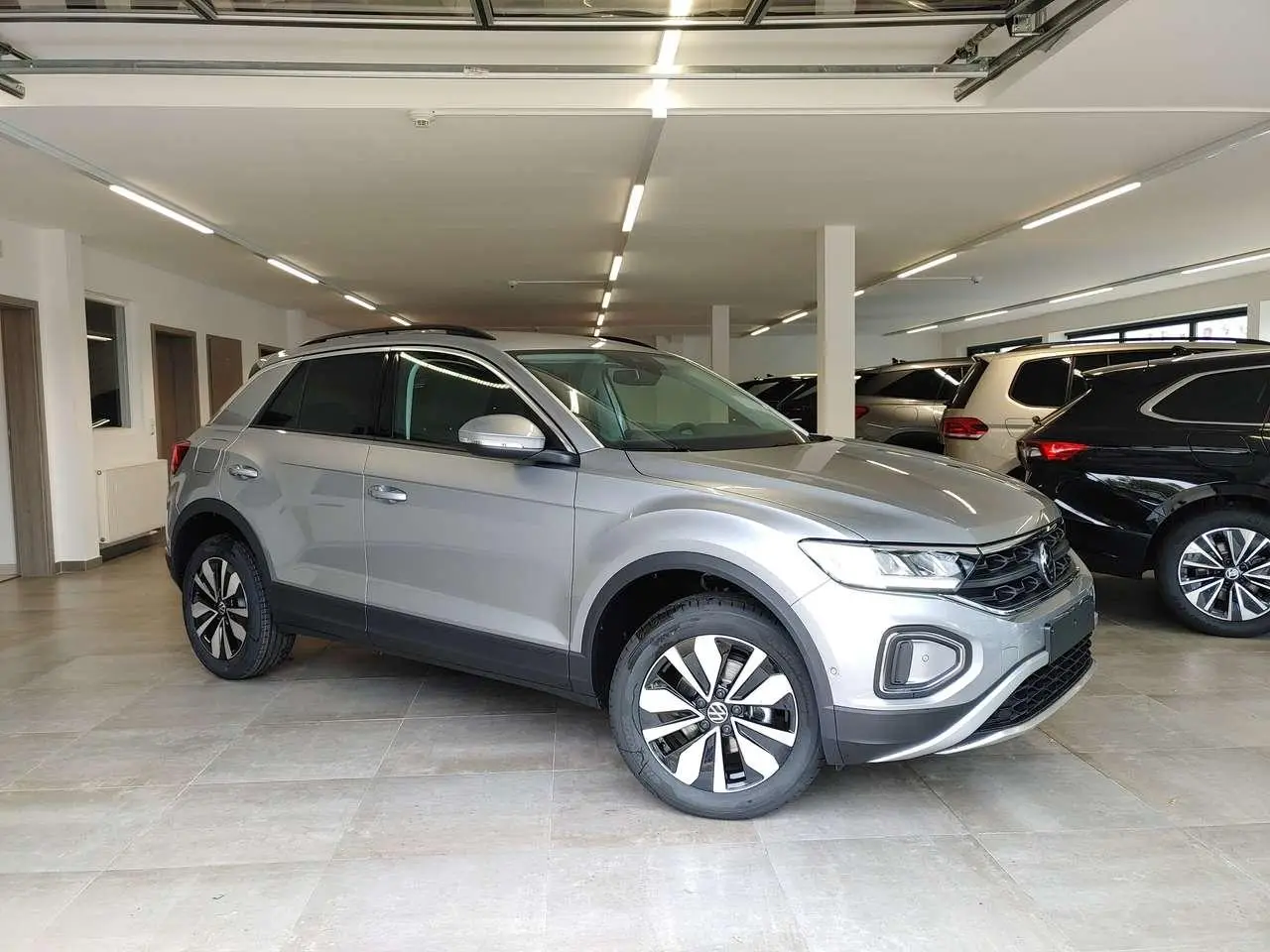 Photo 1 : Volkswagen T-roc 2024 Essence