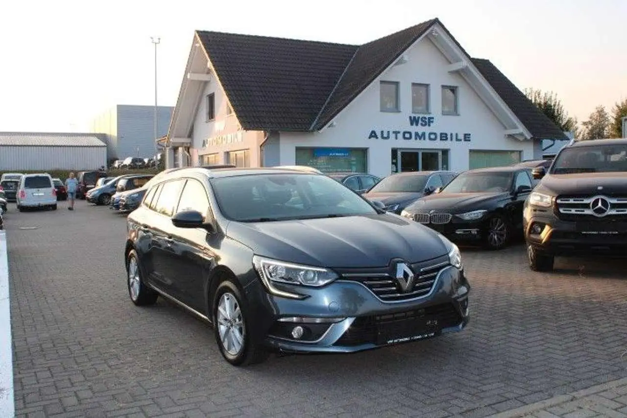 Photo 1 : Renault Megane 2018 Essence