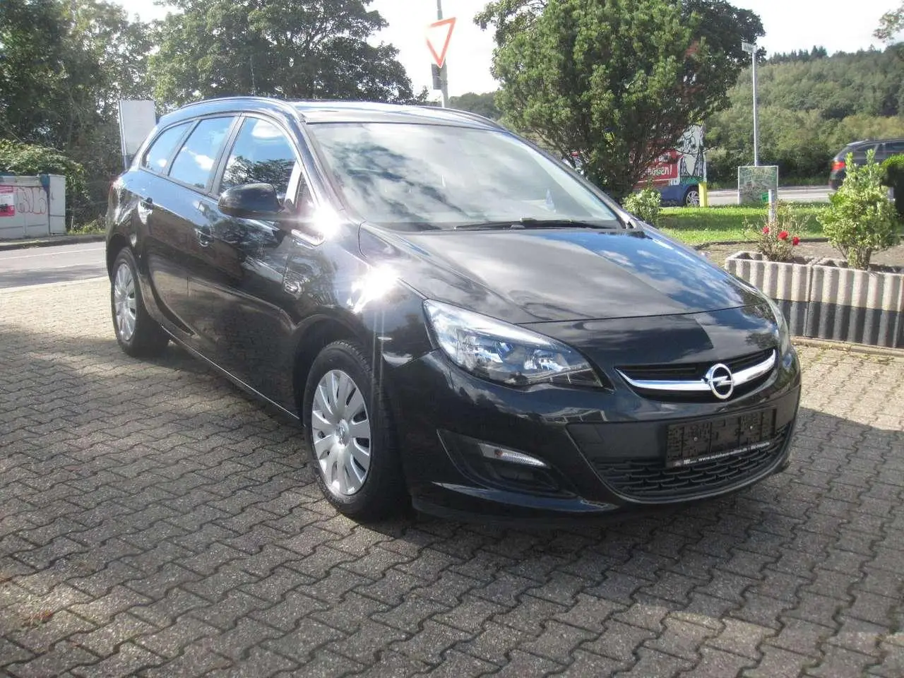 Photo 1 : Opel Astra 2015 Petrol