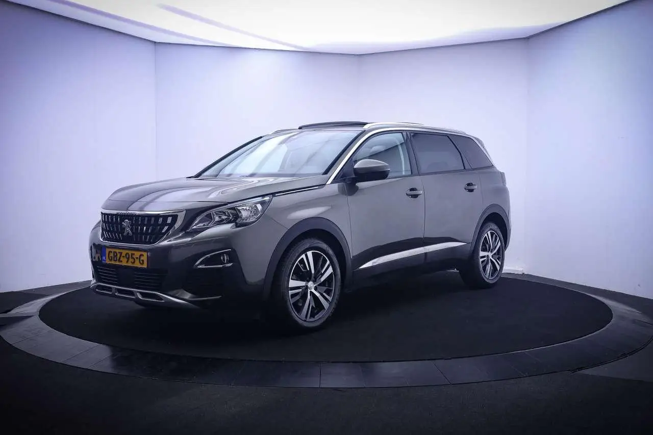 Photo 1 : Peugeot 5008 2020 Essence