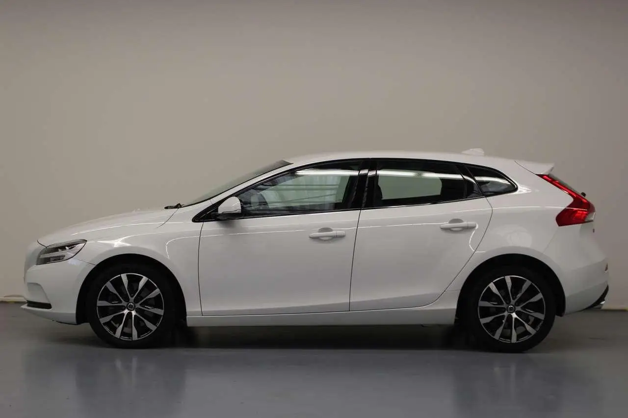 Photo 1 : Volvo V40 2018 Essence