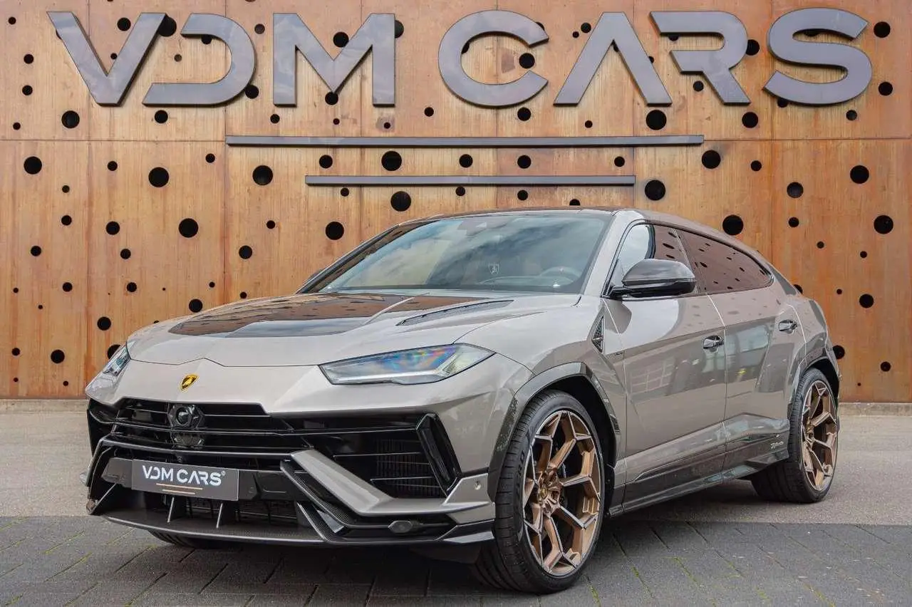 Photo 1 : Lamborghini Urus 2024 Essence