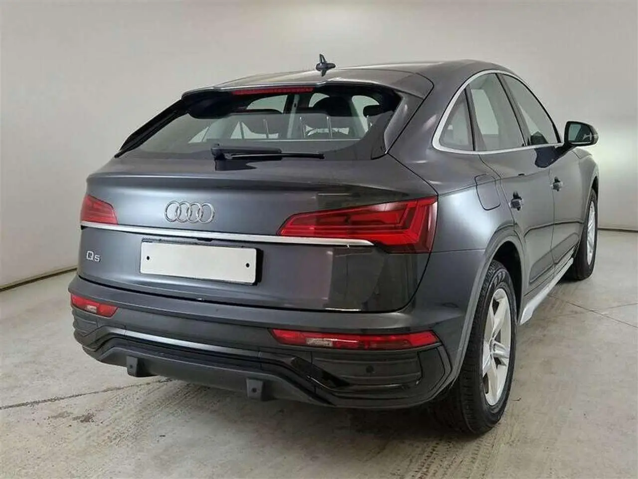 Photo 1 : Audi Q5 2023 Hybride