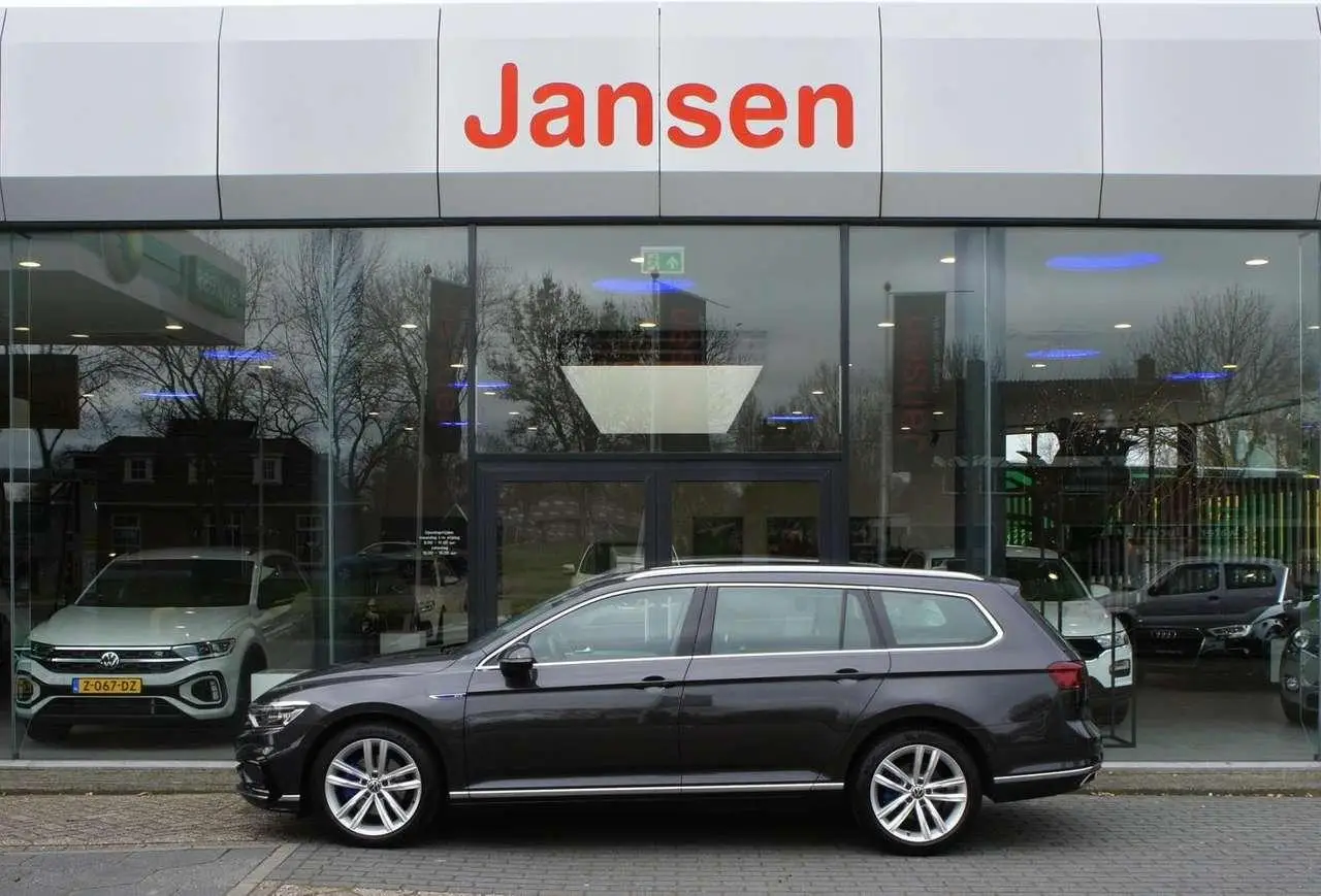 Photo 1 : Volkswagen Passat 2021 Hybrid