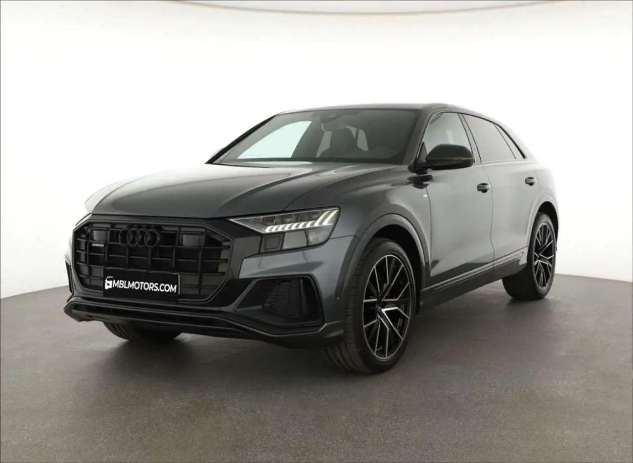 Photo 1 : Audi Q8 2022 Hybride