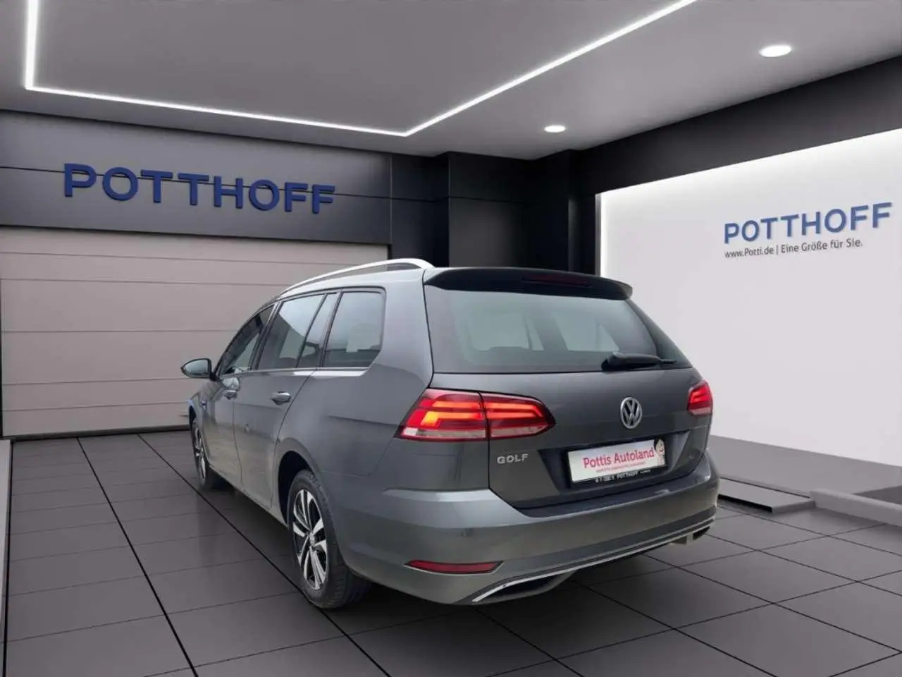 Photo 1 : Volkswagen Golf 2019 Petrol