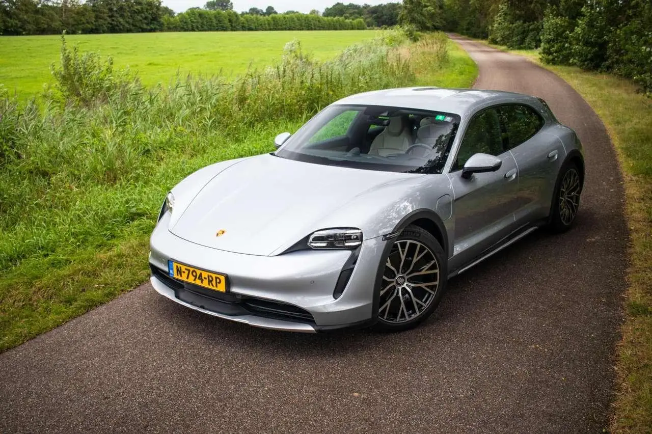 Photo 1 : Porsche Taycan 2021 Electric