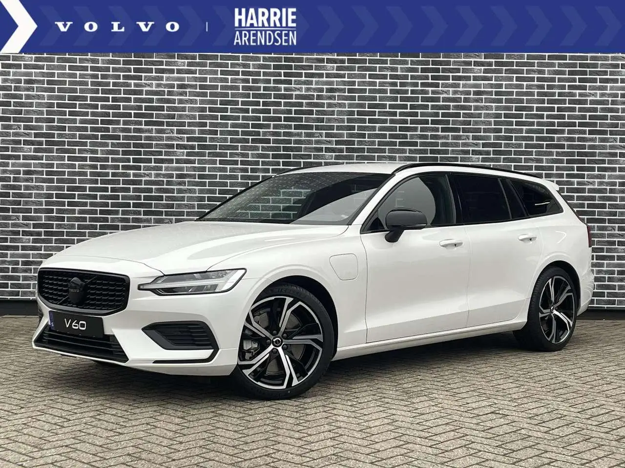 Photo 1 : Volvo V60 2024 Hybride