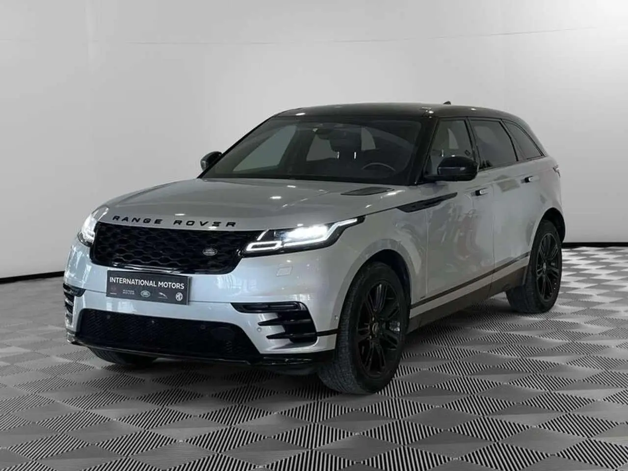 Photo 1 : Land Rover Range Rover Velar 2021 Hybrid