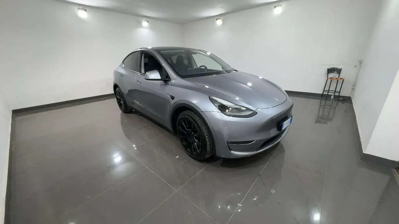 Photo 1 : Tesla Model Y 2023 Électrique