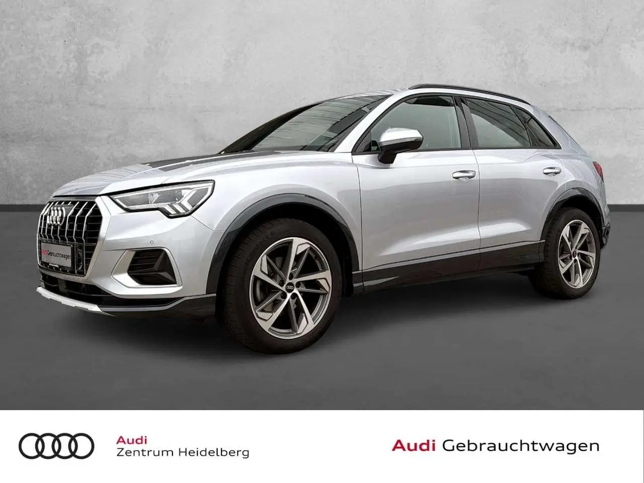 Photo 1 : Audi Q3 2023 Essence