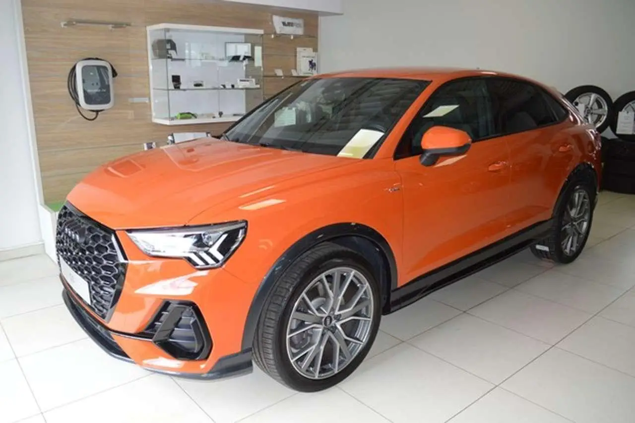 Photo 1 : Audi Q3 2021 Essence