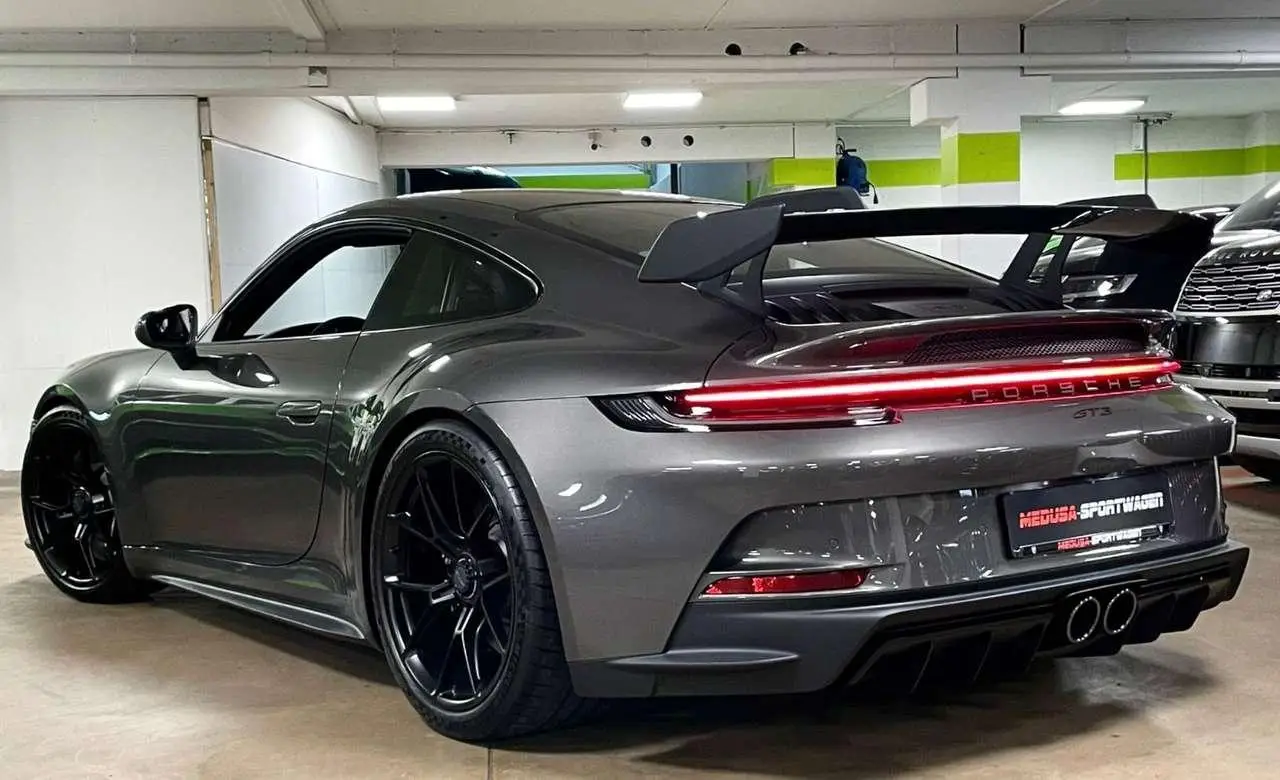 Photo 1 : Porsche 992 2022 Essence