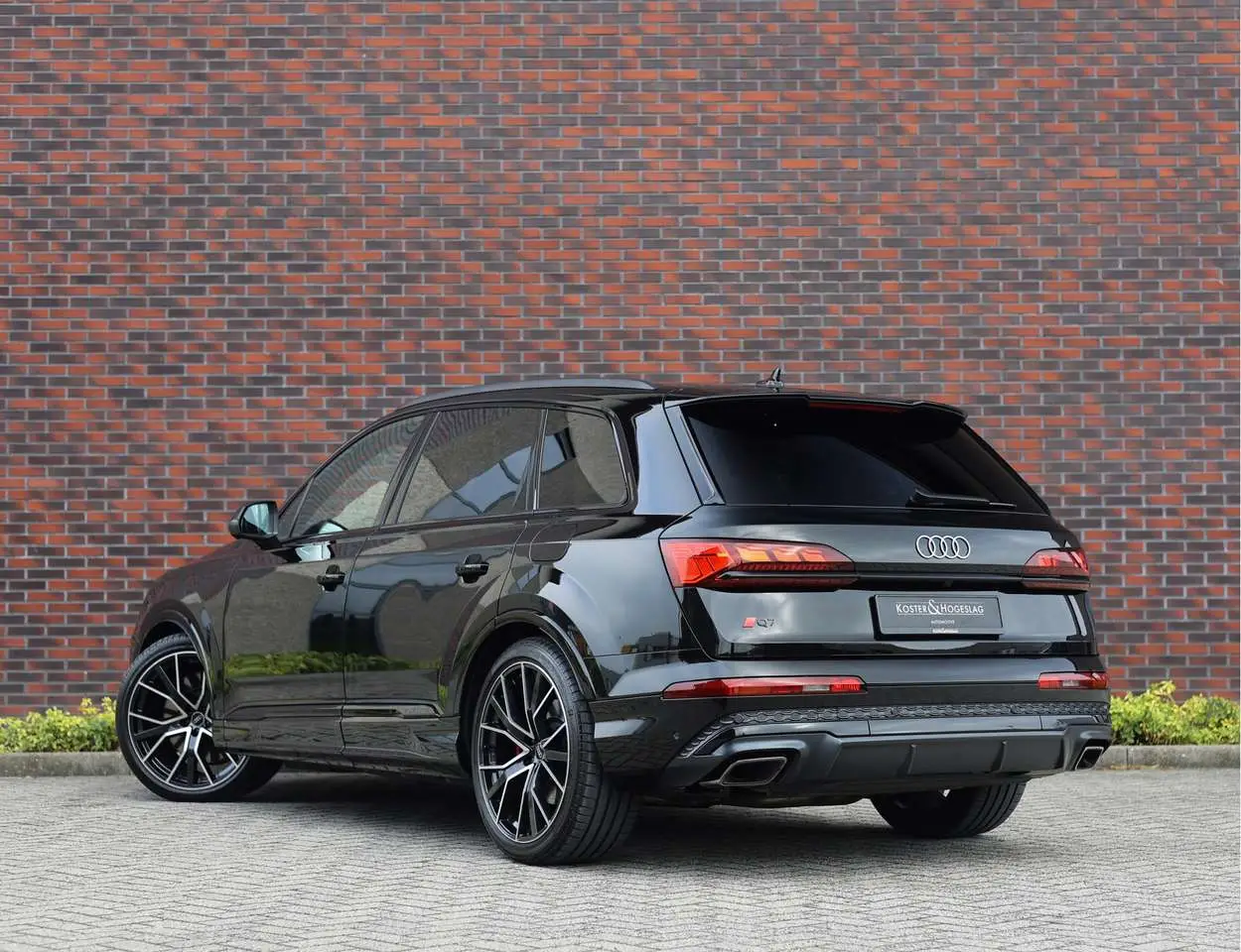 Photo 1 : Audi Q7 2024 Hybride