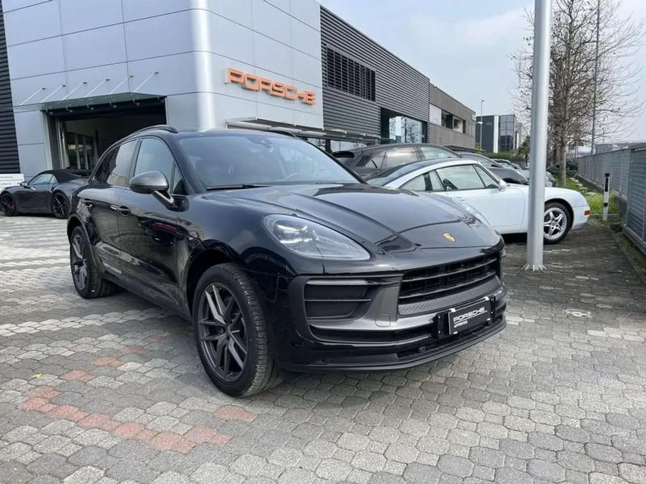 Photo 1 : Porsche Macan 2024 Essence