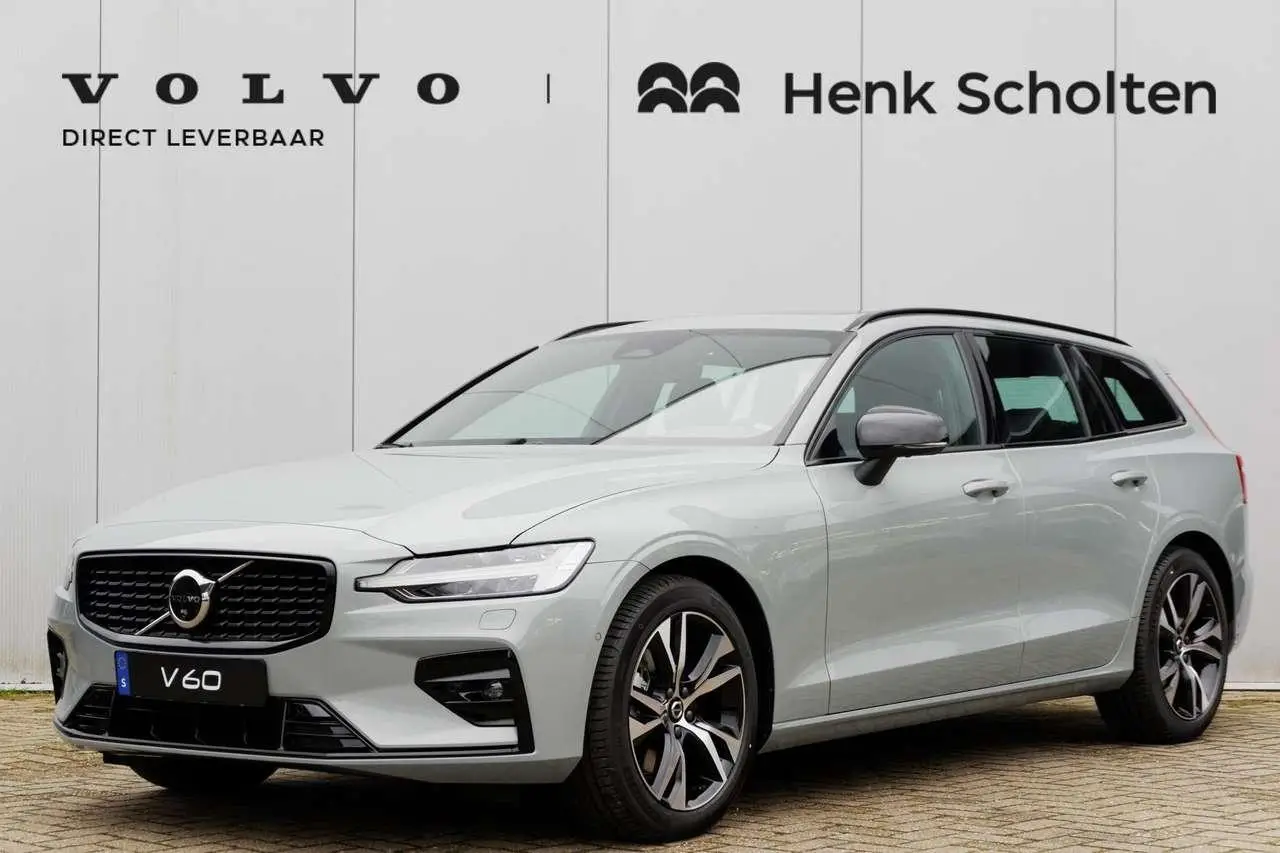 Photo 1 : Volvo V60 2024 Hybride