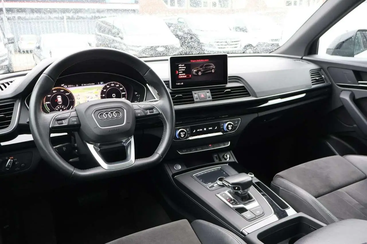 Photo 1 : Audi Q5 2021 Hybride