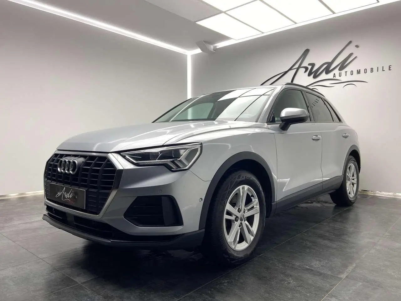 Photo 1 : Audi Q3 2019 Petrol