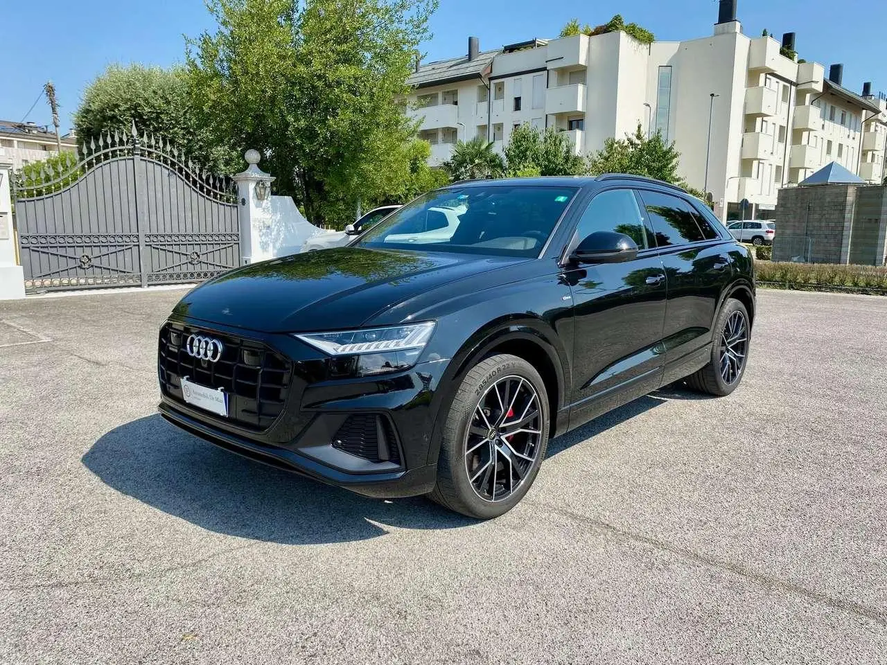 Photo 1 : Audi Q8 2023 Hybrid