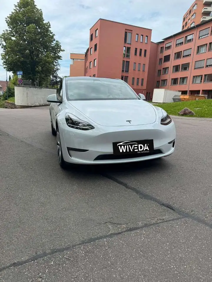 Photo 1 : Tesla Model Y 2023 Electric