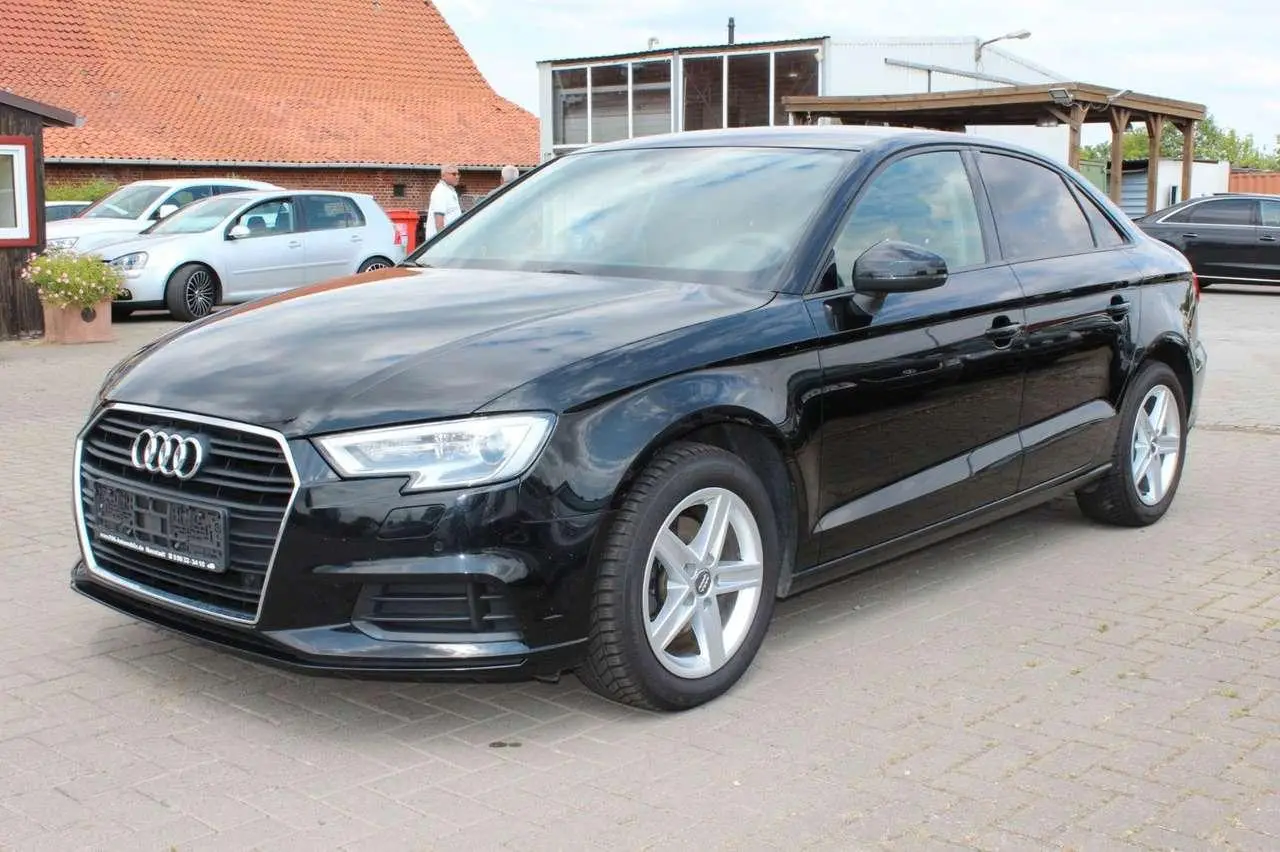 Photo 1 : Audi A3 2019 Petrol