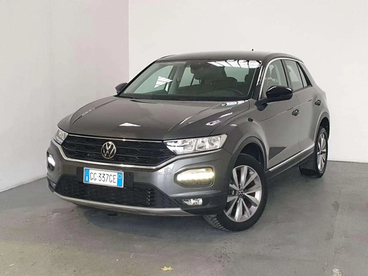 Photo 1 : Volkswagen T-roc 2021 Essence