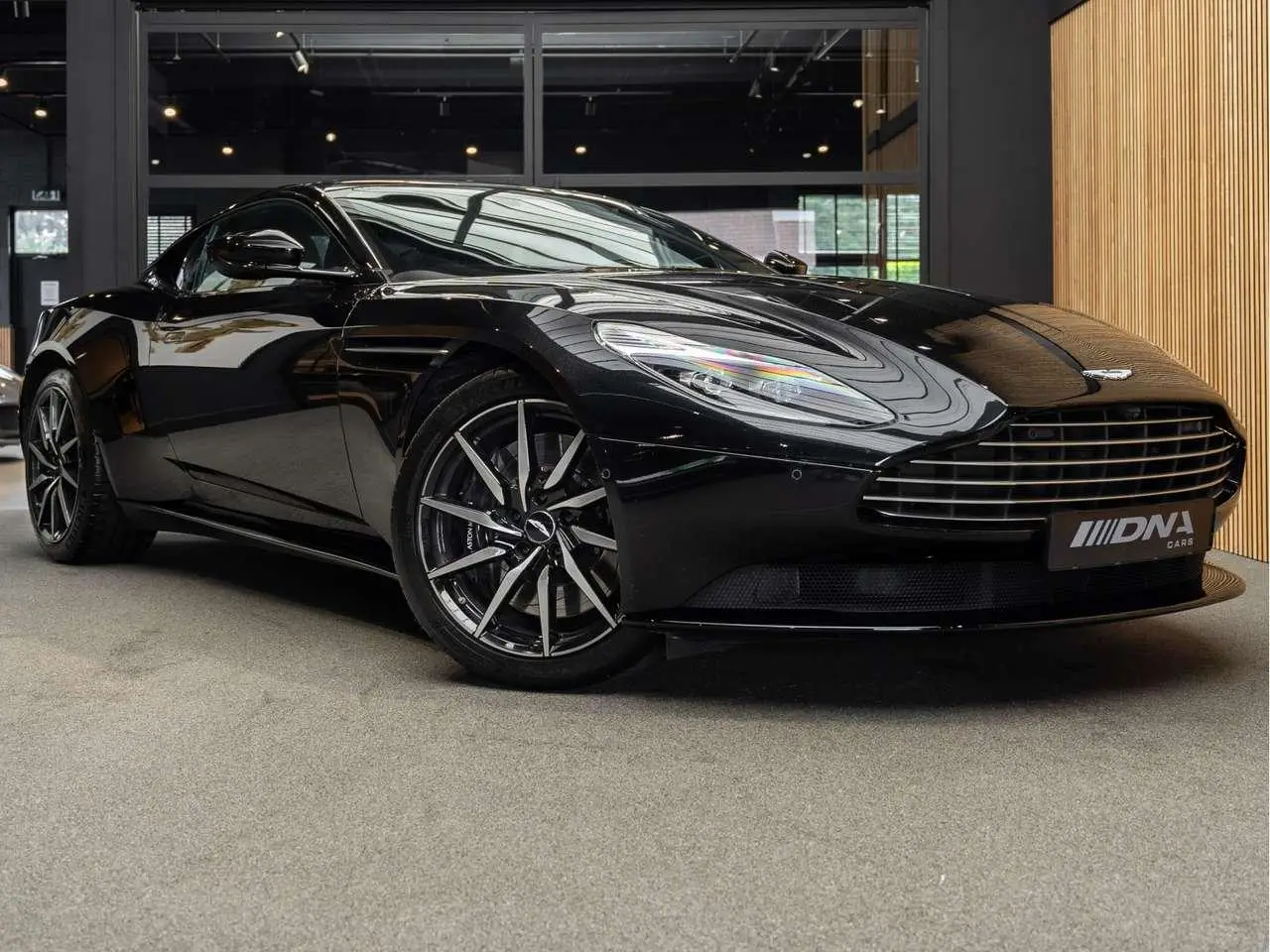 Photo 1 : Aston Martin Db11 2017 Essence