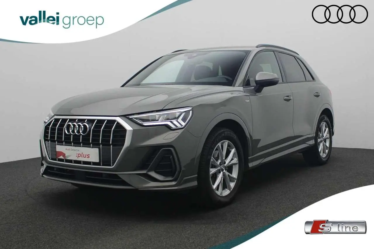 Photo 1 : Audi Q3 2019 Petrol