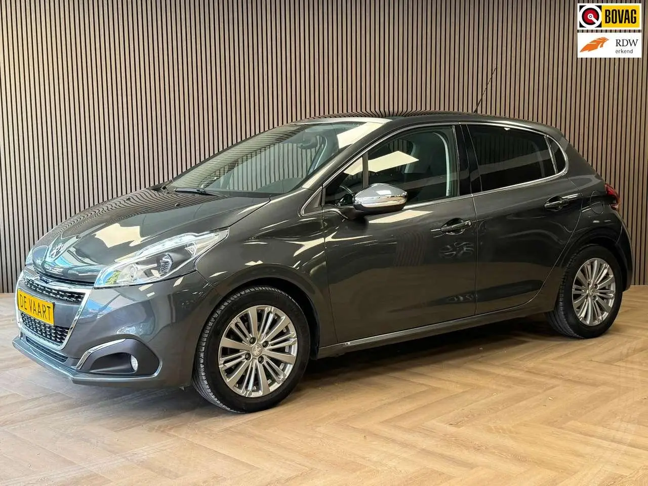 Photo 1 : Peugeot 208 2015 Essence