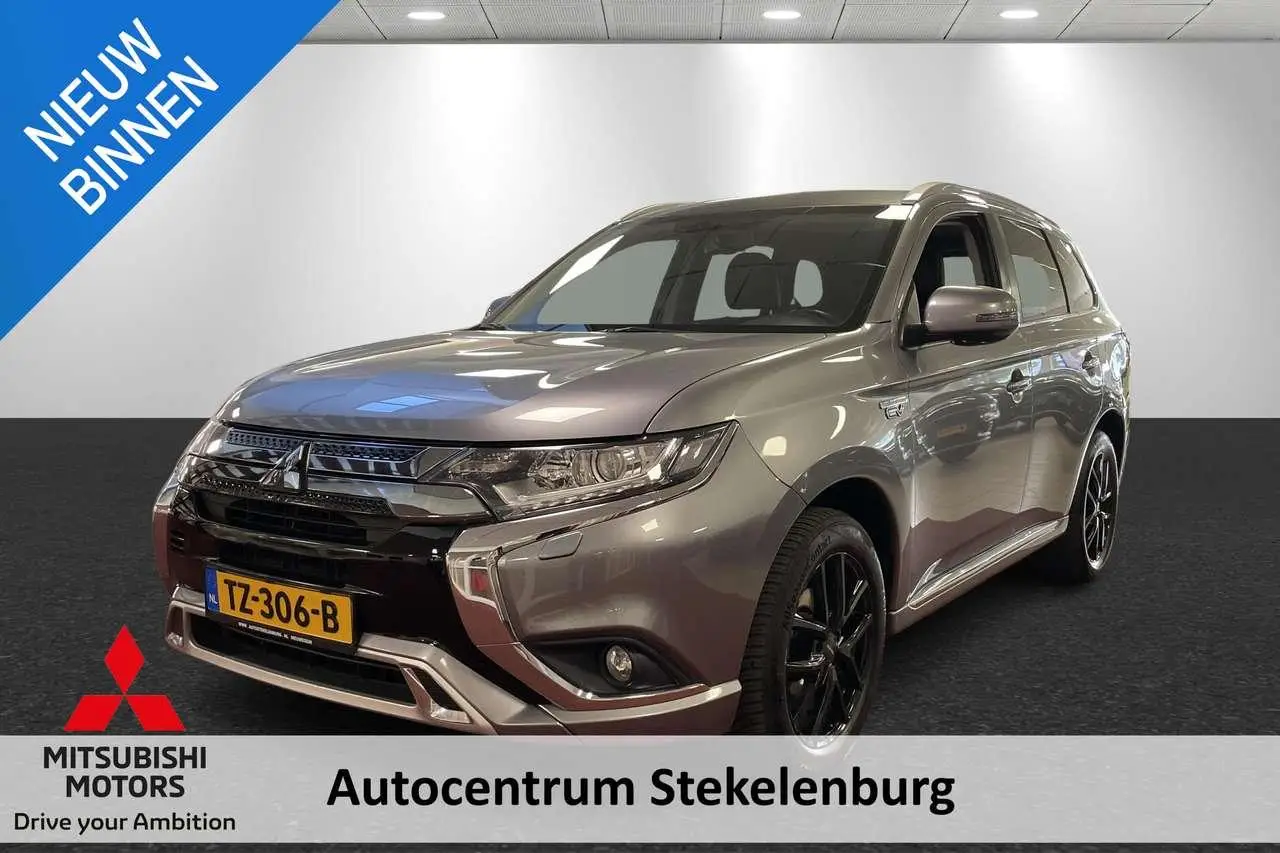 Photo 1 : Mitsubishi Outlander 2018 Hybride