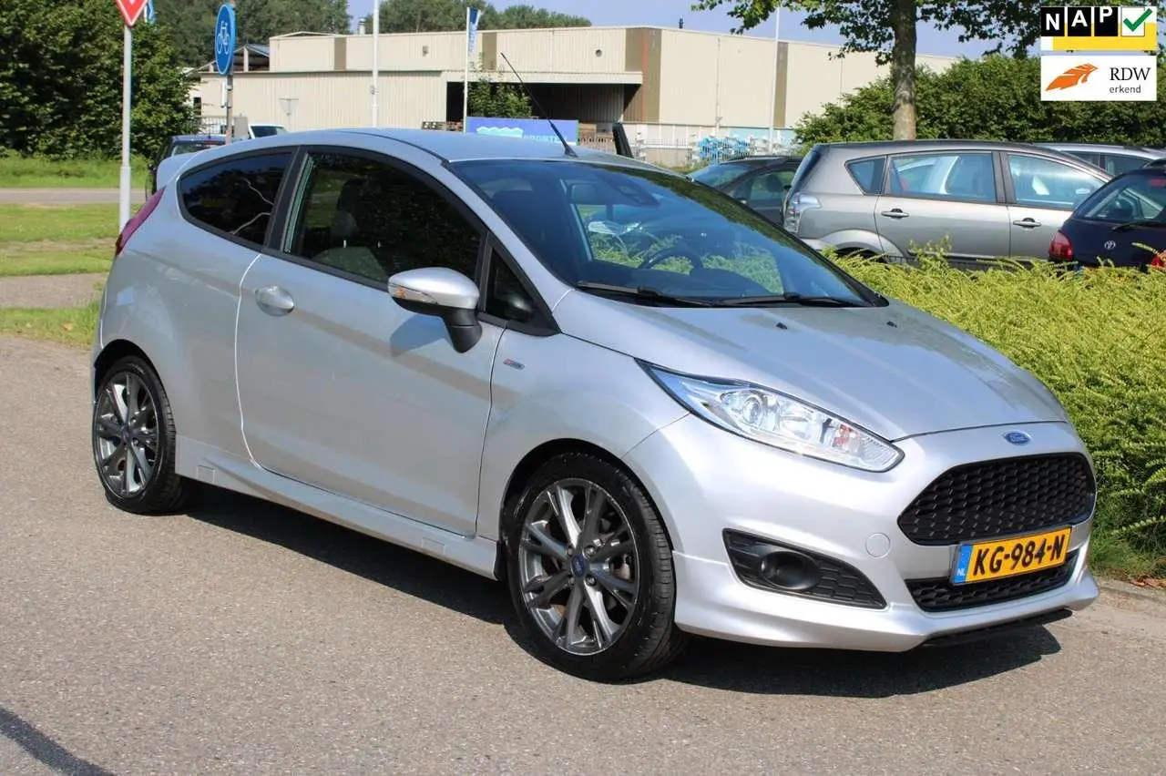 Photo 1 : Ford Fiesta 2016 Essence