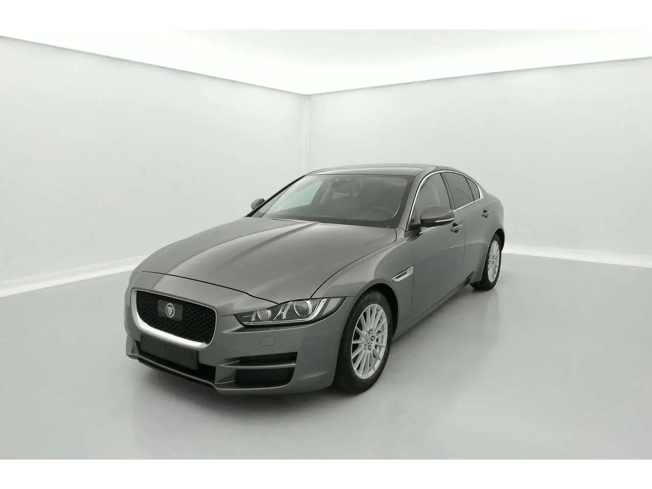 Photo 1 : Jaguar Xe 2019 Diesel