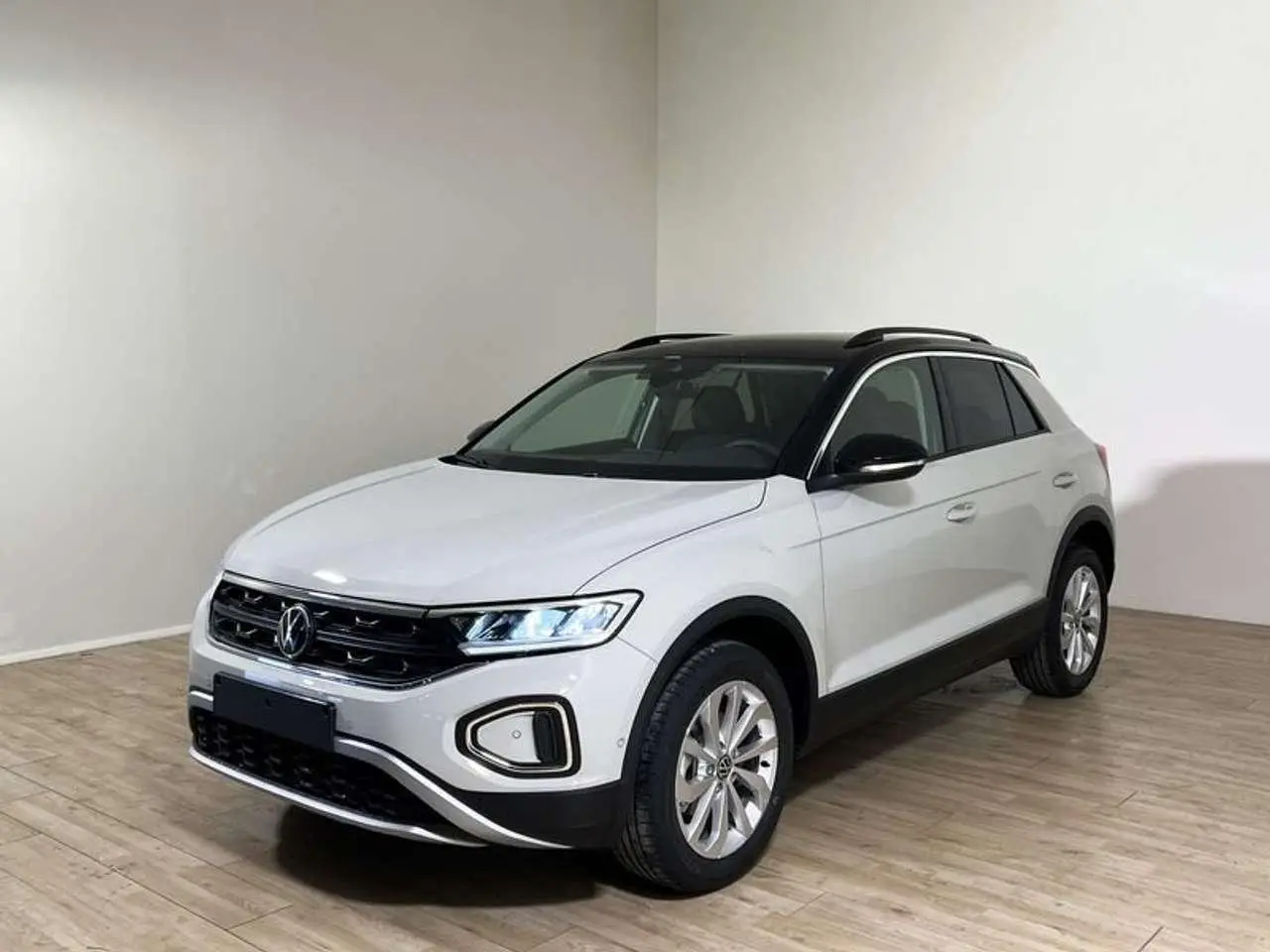 Photo 1 : Volkswagen T-roc 2024 Petrol