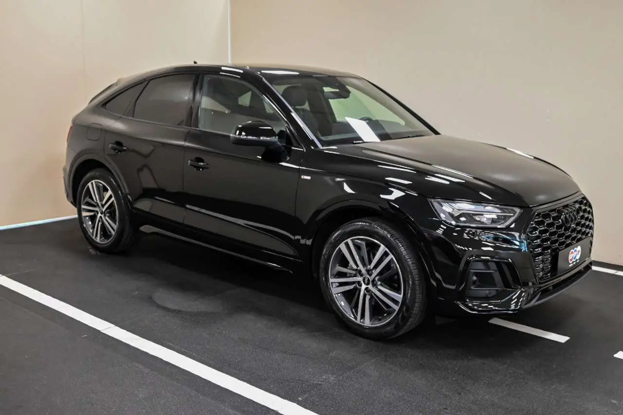 Photo 1 : Audi Q5 2022 Hybrid