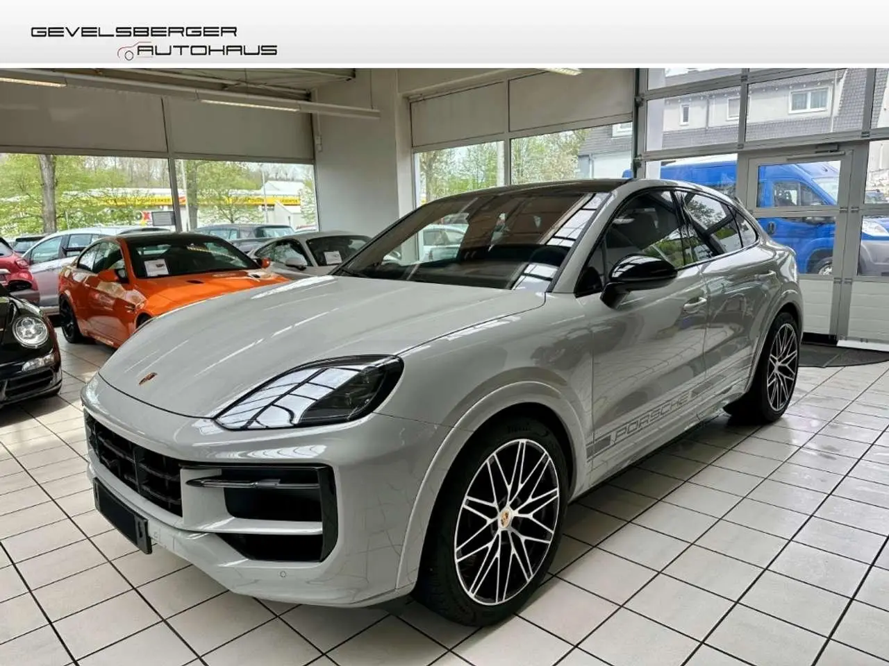 Photo 1 : Porsche Cayenne 2023 Petrol